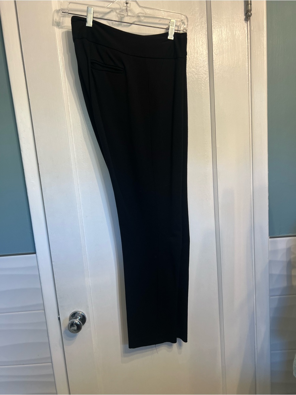 Vince Camuto Black cropped ankle pants- size8- soft & stretchy